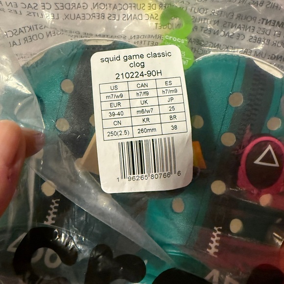 NWT Green Squid Game Themed Crocs - Picture 8 of 8